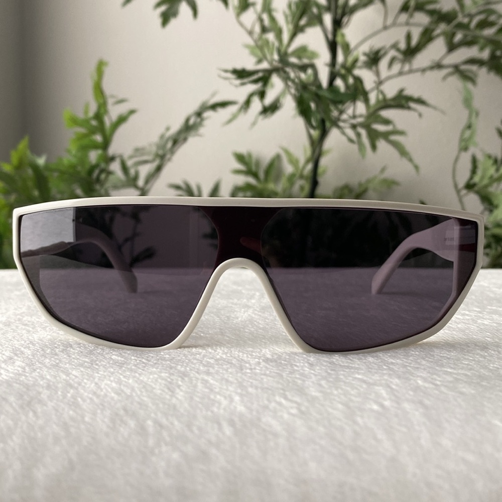 Celine Mask/Shield Wraparound Sunglasses (CL40195I, White/Smoke) - Picture 2 of 16